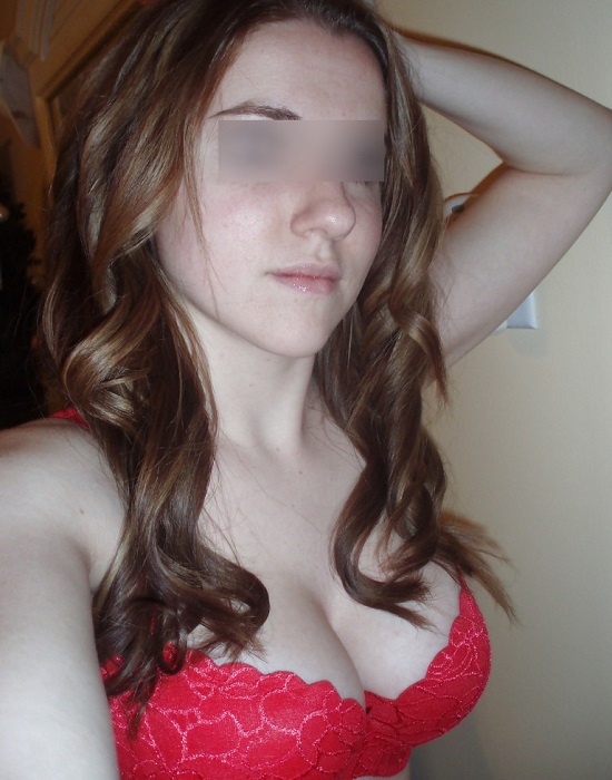 Elodie93 (28 ans, Aubervilliers)